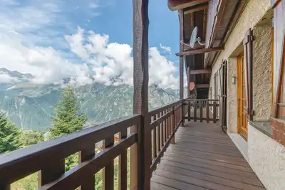 Image de Appartement 'La Meije 9' avec vue sur montagne et balcon