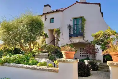 Image de Casa Cielo in the heart of the Funk Zone, 2 blocks to beach, A/C, Pet Friendly!