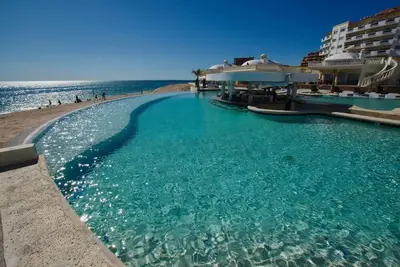 Image de 2-bedroom beachfront condo on Sandy Beach, stunning sunset views WiFi