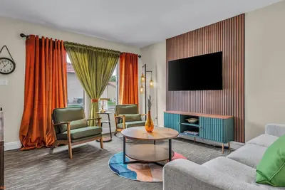 Image de mid-century style Getaway in Gated Golf Resort-Near Coachella and Polo Ground