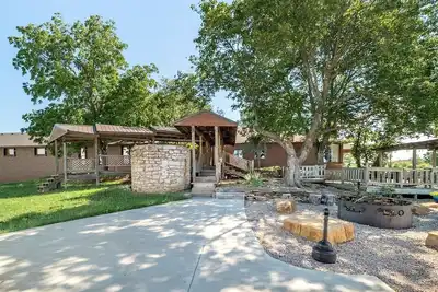 Image de Spacious 7-bedroom house with WiFi and game room in charming Meriden.