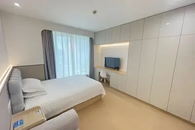Image de 2mins walk to Metro station(3 lines), 10mins walk to theme park