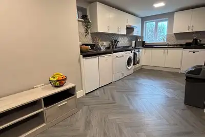Image de Situated within a short drive to Poole or Bournemouth
