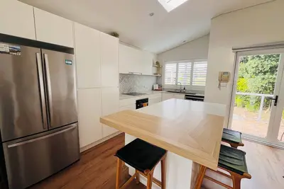 Image de Take in the beautiful sunrise over the horizon.