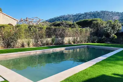 Image de Maison Provençale sur terrain Plat avec Piscine vue Garlaban