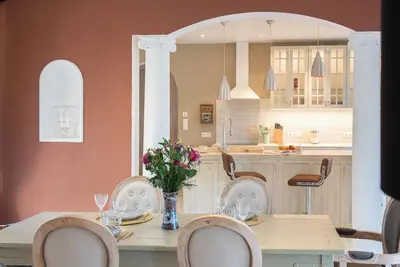 Image de Ancienne Forge  avec jardin fermer.