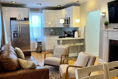 Image de Charming 2br house w Ac, WiFi just 5 Min from Lga and 17 Min to Jkf