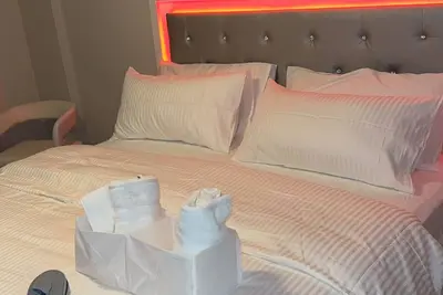 Image de Cozy 2 bedroom apartment all ensuit - 5 minutes from Pearson airport