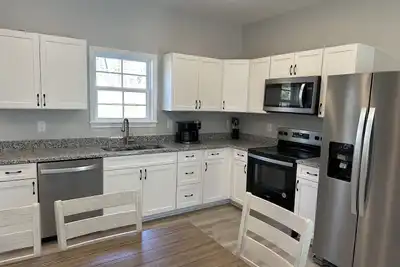 Image de The Snowman Suite - newly constructed home with a water front view.