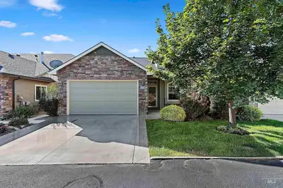 Image de Fantastic Location. Pet-Friendly. Hot-Tub. Free E-bikes. Quiet Neighborhood.