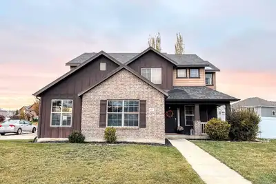 Image de 4 Bedroom House w/ Garage, Office, Parks, Mountains, Recreation & Shopping