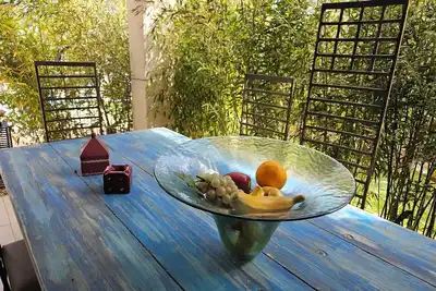 Image de Embarquement Porquerolles à 2km. Plage à 200m. Commerces 200m. Joli bas de  villa