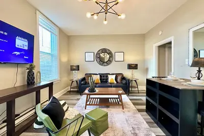 Image de Mid-Century Modern Midtown- Walk To Restaurants & Nightlife!