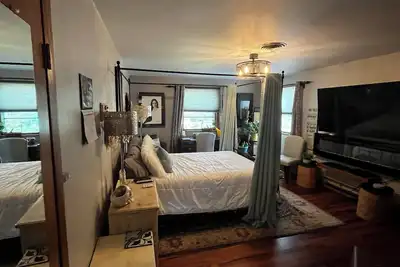 Image de Spacious 5br\/4ba Getaway in Oshkosh – Perfect for Families & Groups!