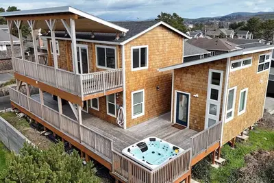 Seaside Pura Vida Villa steps from beach and bike path in the heart of Seaside!