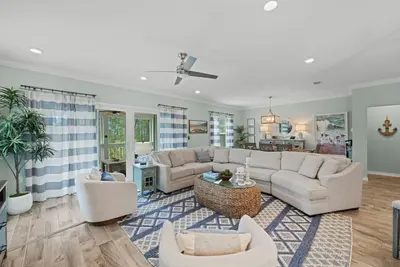 Image de 4 Beds | Bbq | Beachfront | Pool | Hot Tub | Gym