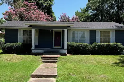 Image de Charming 3-bedroom house in  Antlers, Ok, the deer capital of the world.