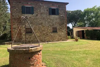 Image de Charming 6-bedroom country house in serene Lucignano with huge pool