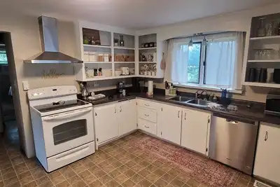 Image de The Homestead - modern beauty, spacious, private, super clean!