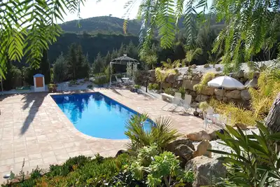 Image de 3 bed villa surrounded with tropical gardens with private pool 2 km from town.