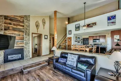 Image de Spacious Ski-In/Ski-Out Condo