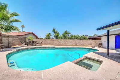 Image de Charming Mesa Retreat on quiet Cul-De-Sac with Pool & Pet Friendly