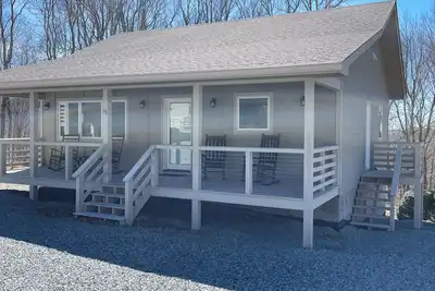 Image de Cozy 2-bedroom cabin in enchanting Newland with heat, Ac, and WiFi
