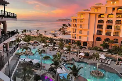 Image de Villa La Valencia 5 star 1, 237 sq ft 1 bedroom, 2 bath Beach Villa! Lazy River!