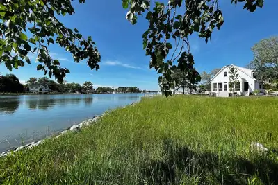 Image de Stunning Chesapeake Waterfront Home
