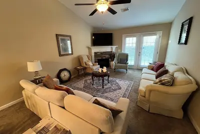 Image de Charming 2-bedroom townhome in  awesome Augusta one  mile to masters Ac, WiFi