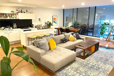 Image de Huge 2 bed/2 bathrm apartment in heart of St Kilda
