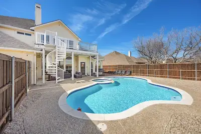 Image de Great Deal! Huge and Stylish Lake View House in Rowlett
