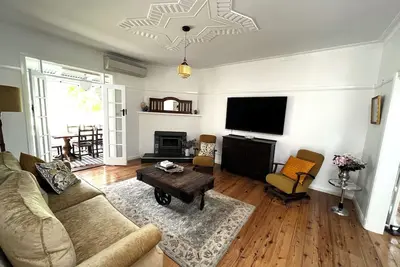 Image de 'Alora'  Charming 3-bedroom cottage in a serene setting.