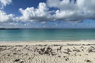 Image de Chic 2-bedroom condo in brilliant Bimini Bay, steps from the Beach, WiFi, Ac