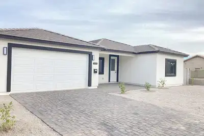 Image de SunHaven:Built  2024, Fun Games, Healthy Living, Privacy, 5BedRooms, Rv Parking