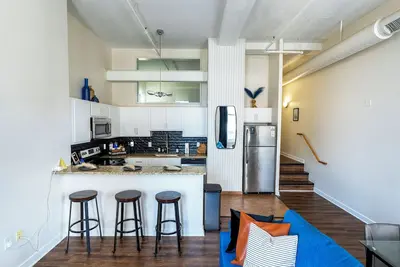 Image de Luxe Condo Near Convention Center & Downtown Indy- Free Wifi- Sky Bridge