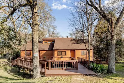 Image de A&M Cabin-Pool Table Deck Bbq-10mins Kyle Field