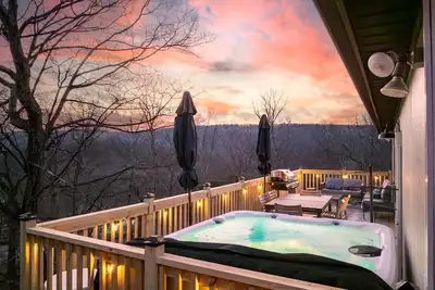 Image de Secluded Wv Retreat Hot Tub, Fire Pit & Kayaks