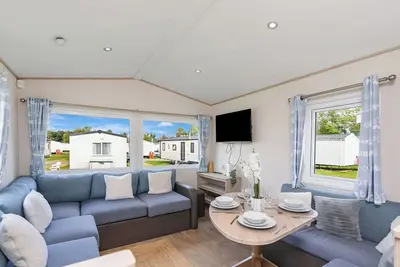 Image de Escape to this cozy retreat perfect for families or groups, 98 St Andrews (Van Type - Bronze)