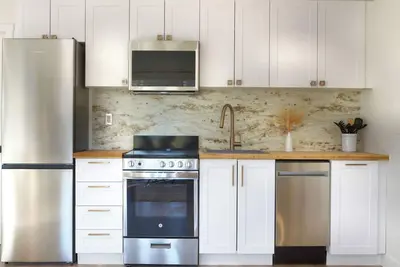 Image de Cozy Shawnigan Lake Carriage House