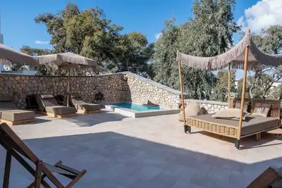 Image de Pithos apartments is a complex of 5 full equipped apartments