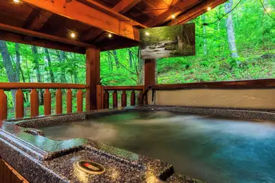 Image de Family Fun Chalet: Hot Tub, Game Room & Mountain Views!