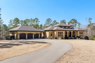 Image de The Ultimate Gentleman's Retreat
