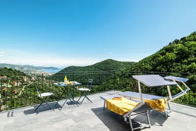 Image de Old Genoese house on one floor with large terraces, pets allowed