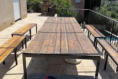 Image de Villa avec piscine sécurisée et vue panoramique quartier calme