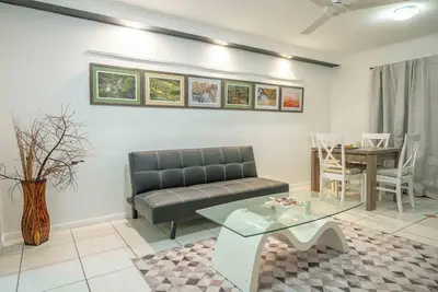 Image de Give your car a holiday too - 5 minute walk to all you need. Main Street Pialba
