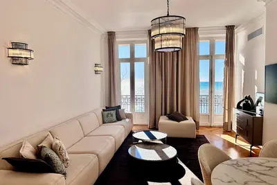 Image de Quai Promenade View – Vue mer • Balcon • 3 chambres • Climatisation
