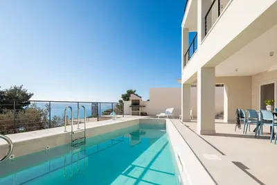 Image de Villa Maris & Ivana Brela 2x28m2 heated pool gym family bbq