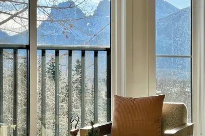 Image de Brand New - Canadian Rockies Haven With Mountain Views