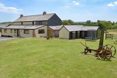 Image de Excellent Five Bedroom Detached Farmhouse